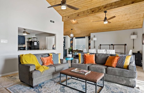 Enchanted Oaks House | TripleHRetreat+Pets+Waterfront+Dock+GameRoom