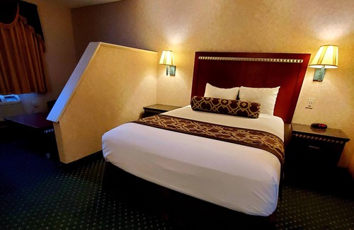 Canyon Country Hotel | Triplodge of Santa Clarita