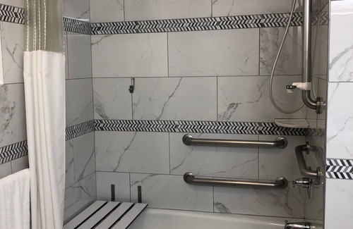 Canyon Country Hotel | Triplodge of Santa Clarita