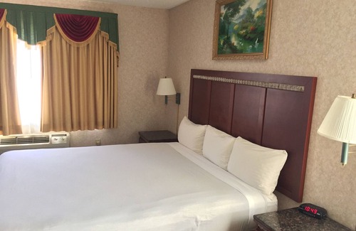 Canyon Country Hotel | Triplodge of Santa Clarita