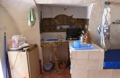 Tnine Aglou Cabin | Troglodyte dwelling fisherman facing the sea on sandy beach