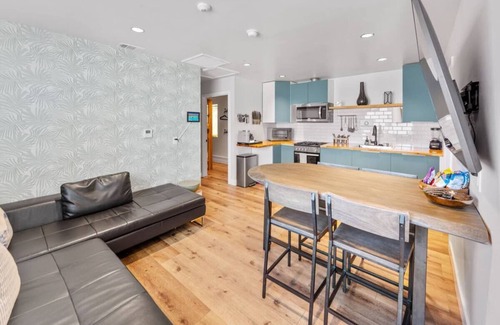 Stockton Hotel | Tropical 11BR Getaway + Yard for 40 Guests 3-Units