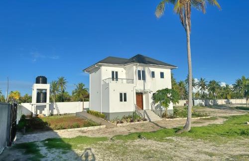 Dongwe Villa | Tropical Gem: 3-BR Beach Villa