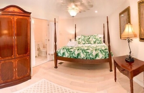 Aripeka House | Tropical Island Romantic Waterfront Private New 2Bed Suite Pool Sand Beach Gulf!