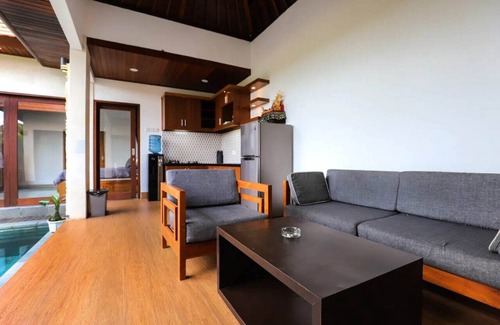 Lodtunduh Villa | Tropical Mirage: Cool 2BDR Villa with Private Pool