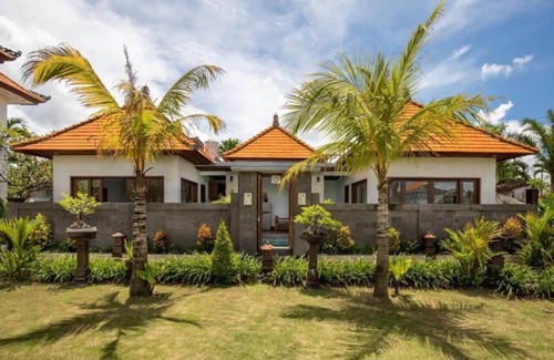 Lodtunduh Villa | Tropical Mirage: Cool 2BDR Villa with Private Pool