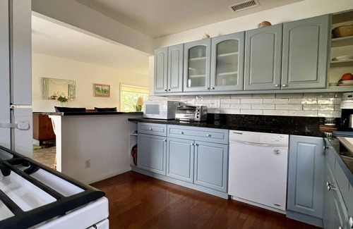 Imperial Beach House | Tropical Paradise Beach Cottage - Sleeps 6, 3 beds