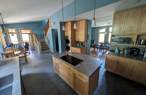 Trout Lake House | Trout Lake Treehouse - A large, splendid, and private mountain home!