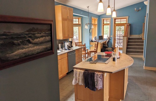 Trout Lake House | Trout Lake Treehouse - A large, splendid, and private mountain home!