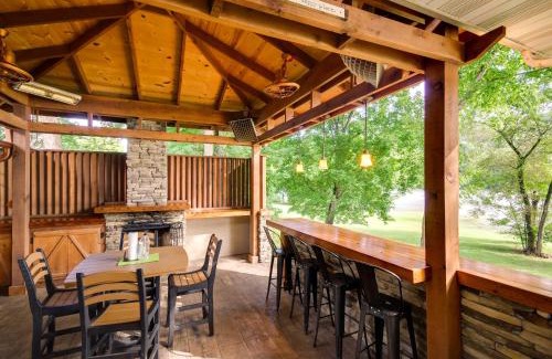 Cotter House | TroutFest Anglers Retreat on White River with Deck