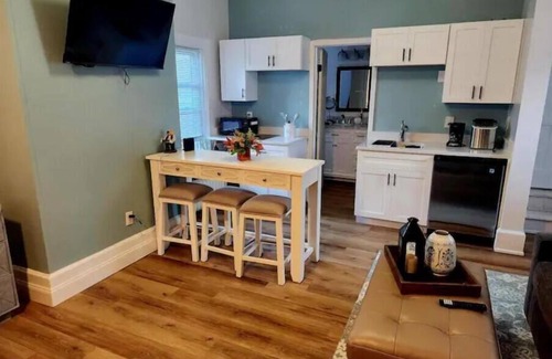 Troy Apartment | TROY, NY Studio near Emma Willard