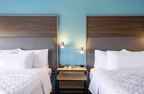 Greenbrier East Hotel | TRU by Hilton Chesapeake, VA