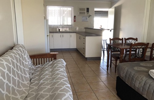 Parkhurst Hotel | True Blue Motor Inn