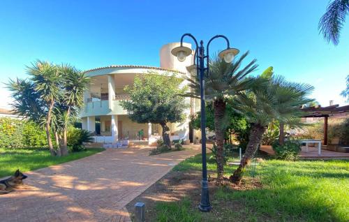 Carrozziere House | Tuffetto 3