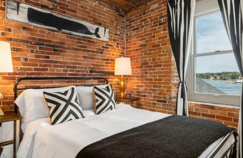 Portsmouth Apartment | Tugboat Vista 2 Bedroom Downtown Portsmouth