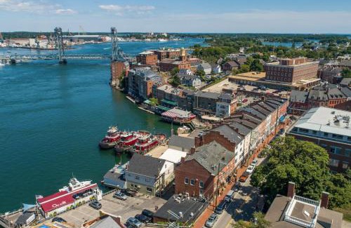 Portsmouth Apartment | Tugboat Vista 2 Bedroom Downtown Portsmouth