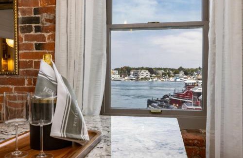 Portsmouth Apartment | Tugboat Vista 2 Bedroom Downtown Portsmouth