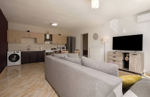 Kalpaki Apartment | Tumeremos Holiday Apartment : 3-bedroom apartment in Zakynthos near Laganas.