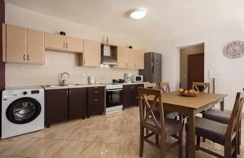 Kalpaki Apartment | Tumeremos Holiday Apartment : 3-bedroom apartment in Zakynthos near Laganas.