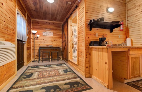 Pine Ridge Cabin | Turning Leaf Cabin 1 in the Red River Gorge Pet Friendly Hi Speed 🛜