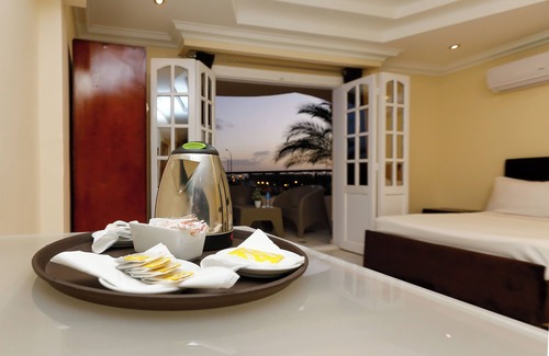 Pyramids Gardens Hotel | Turquoise Pyramids Palace