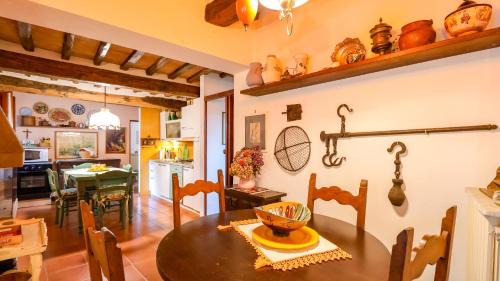 Cireglio Apartment | TUSCAN RUSTIC HOUSE - with Garden, Wi-Fi