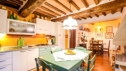 Cireglio Apartment | TUSCAN RUSTIC HOUSE - with Garden, Wi-Fi
