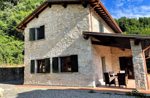 Nozanno Villa | Tuscan villa for 8 people with pool near Lucca.