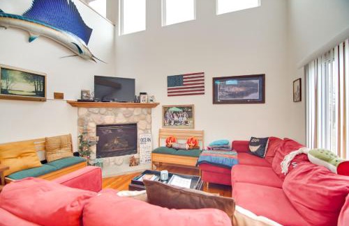 Twin Lakes House | Twin Lakes Home - Walk to Lake Elizabeth!