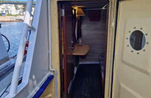 Sodertalje Boat Rental | Twin Room with Lake View Yacht