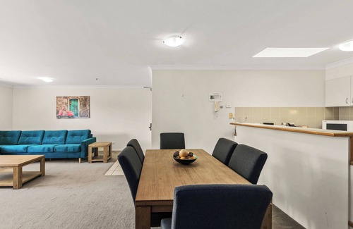 Kangaroo Point Apartment | Two bed, 2 bath in Bridgewater, walk to the City