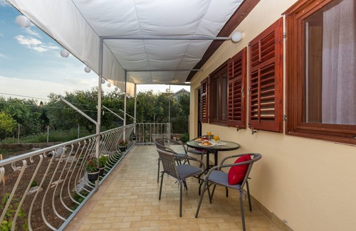 Kastel Stafilic Apartment | Two bedroom apartment with terrace Kaštel Štafilić, Kaštela (A-16086-a)