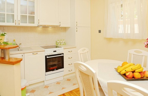 Celina Apartment | Two bedroom apartment with terrace and sea view Zavode, Omiš (A-12075-a)