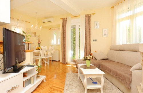 Celina Apartment | Two bedroom apartment with terrace and sea view Zavode, Omiš (A-12075-a)