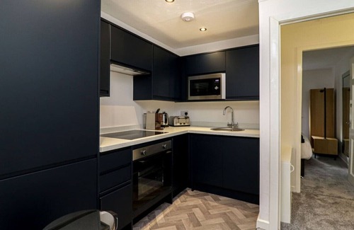 Newton Mearns Apartment | Two Bedroom Apartment in Beautiful Leafy Suburb