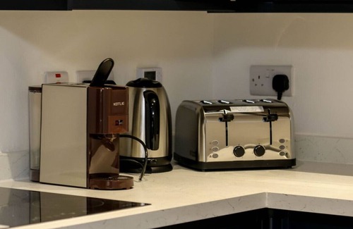 Newton Mearns Apartment | Two Bedroom Apartment in Beautiful Leafy Suburb