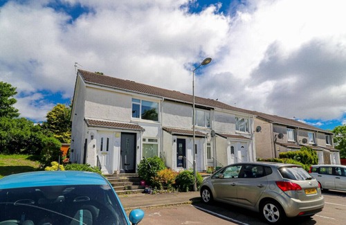 Newton Mearns Apartment | Two Bedroom Apartment in Beautiful Leafy Suburb