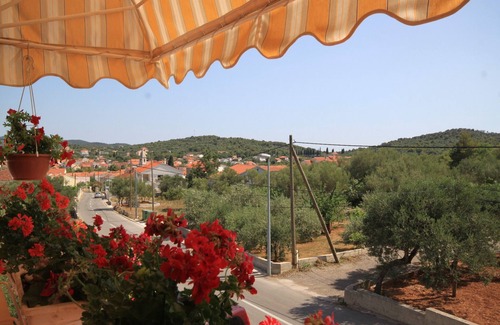 Kukljica Apartment | Two bedroom apartment with terrace and sea view Kukljica, Ugljan (A-8238-a)