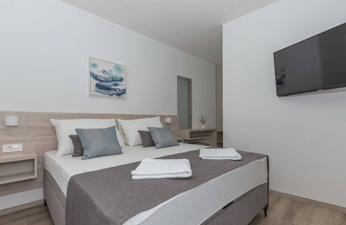 Donja luka Apartment | Two bedroom apartment with terrace Makarska (A-19134-f)