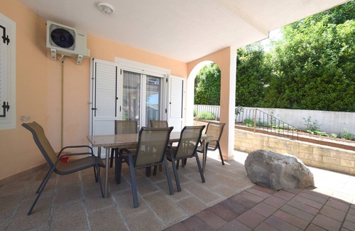 Vantacici Apartment | Two bedroom apartment near beach Vantačići, Krk (A-19406-c)