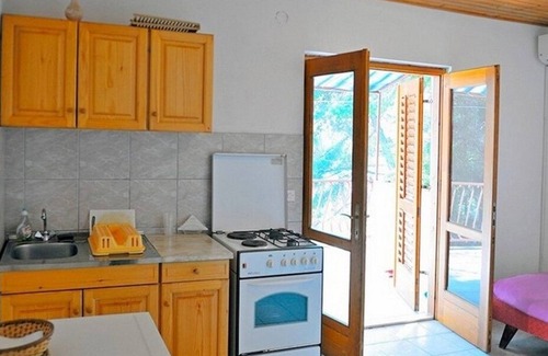Ivan Dolac Apartment | Two bedroom apartment near beach Ivan Dolac, Hvar (A-18100-f)