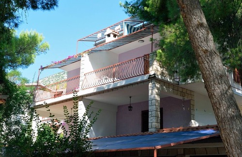 Ivan Dolac Apartment | Two bedroom apartment near beach Ivan Dolac, Hvar (A-18100-f)