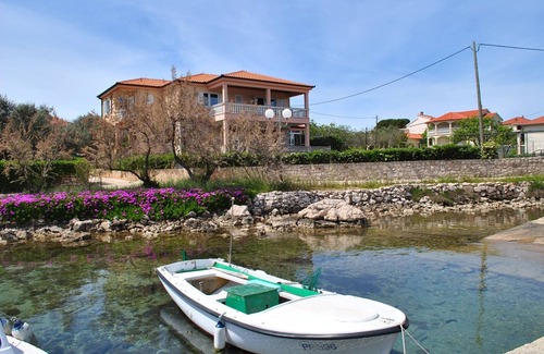 Batalaza Apartment | Two bedroom apartment near beach Ugljan (A-829-c)