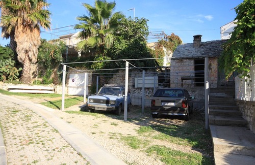 Rukavac Apartment | Two bedroom apartment near beach Rukavac, Vis (A-1154-c)