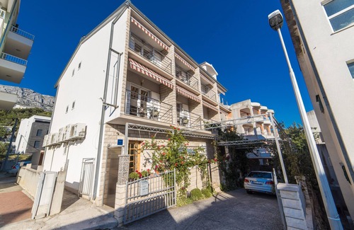 Tucepi Apartment | Two bedroom apartment with terrace and sea view Tučepi, Makarska (A-22384-a)