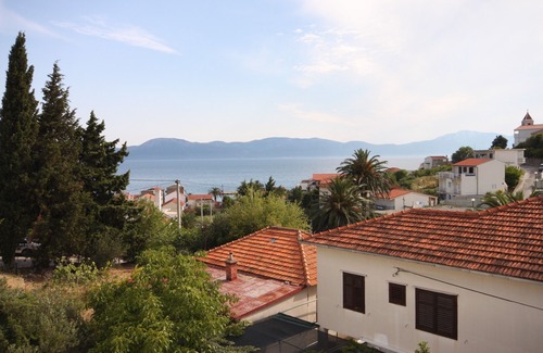 Gradac Apartment | Two bedroom apartment with balcony and sea view Gradac, Makarska (A-6820-b)