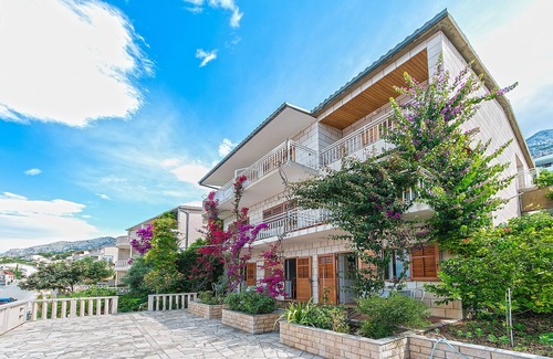 Brela Apartment | Two bedroom apartment with balcony and sea view Brela, Makarska (A-2752-a)