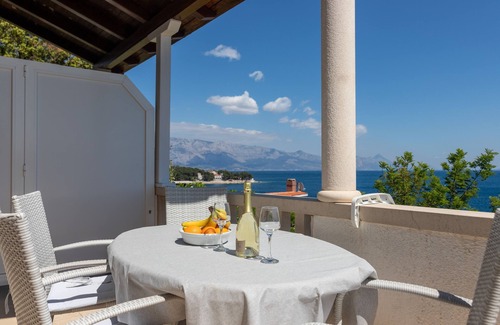 Selca Apartment | Two bedroom apartment with terrace and sea view Puntinak, Brač (A-718-d)