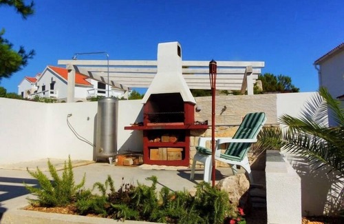 Kosljun Apartment | Two bedroom apartment with terrace and sea view Košljun, Pag (A-3321-a)