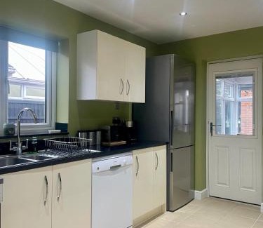 Bottesford House | Two bedroom detached bungalow with conservatory